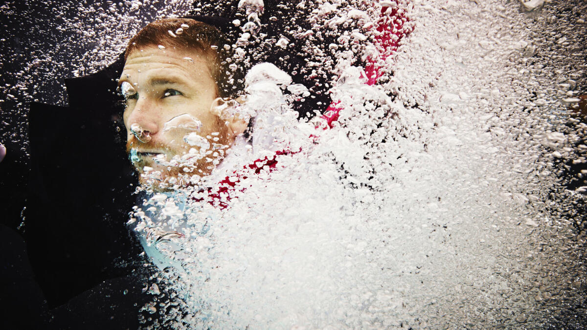 Business-Mann unter Wasser  © Thomas Barwick / Getty Images